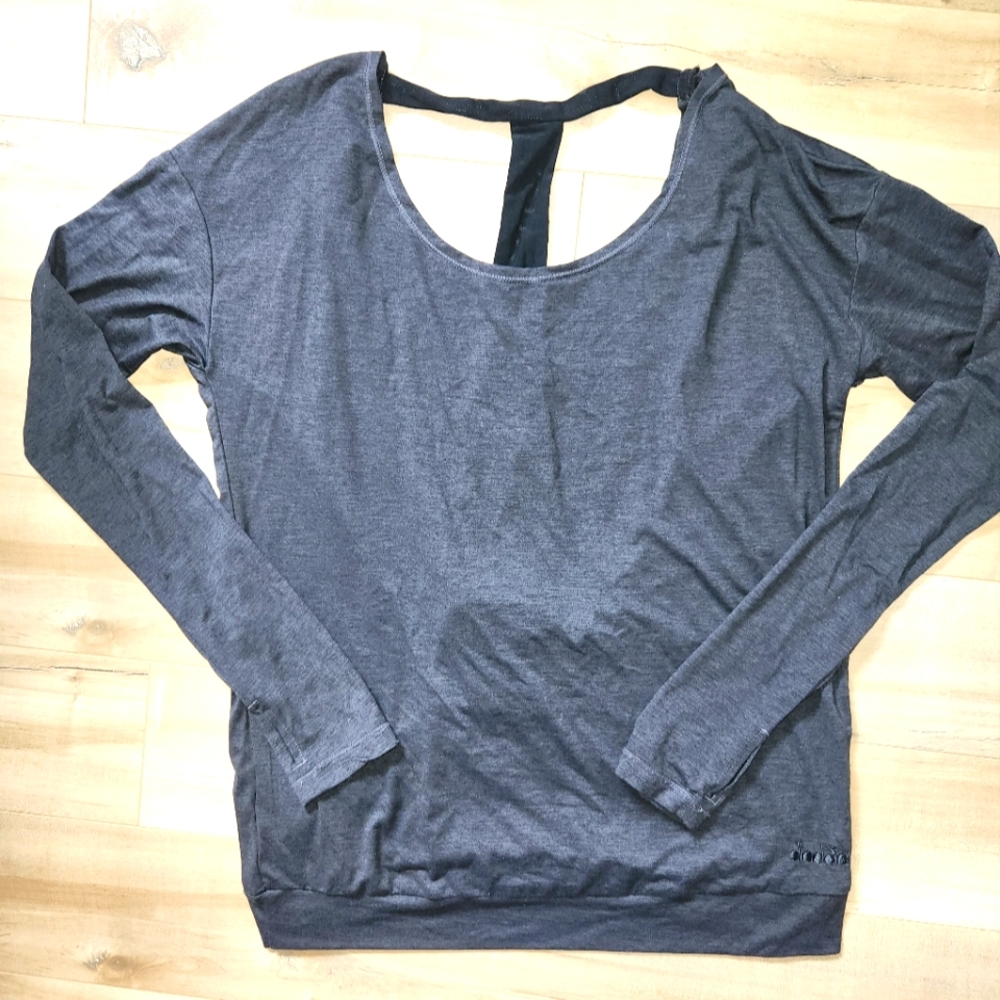 Athletic long sleeve top